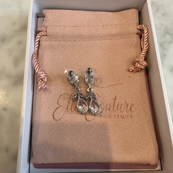 Bridal Earring Set *New in Box* - Picture 8 of 9